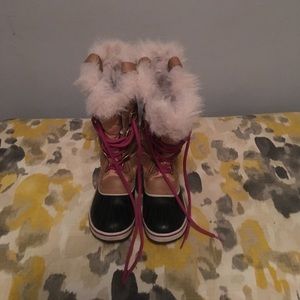 Sorel boots with fur